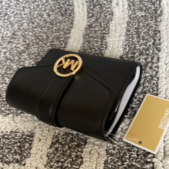 MICHAEL KORS CARMEN MEDIUM LOGO AND FAUX LEATHER WALLET BLACK - Picture 10 of 16